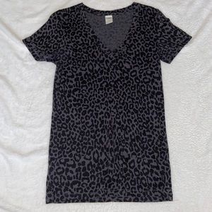 Love PINK cheetah vneck